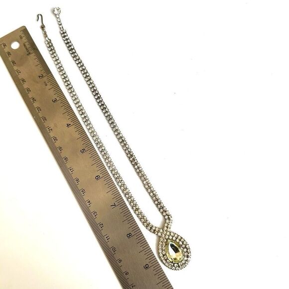 Elegant Silver Teardrop Necklace - Picture 6 of 7